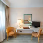 호텔 Plaza 4*