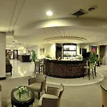 מלון Plaza פרוג'ה