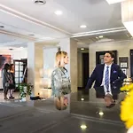מלון Plaza 4*