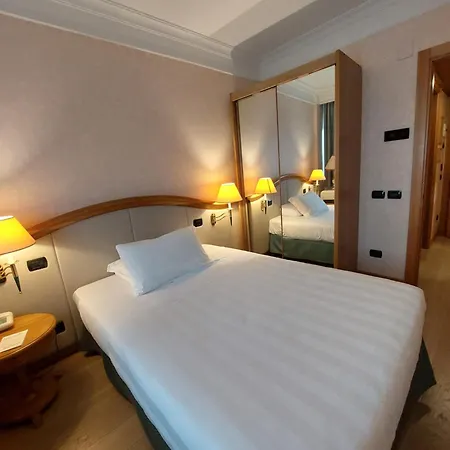 Plaza Hotel 4*
