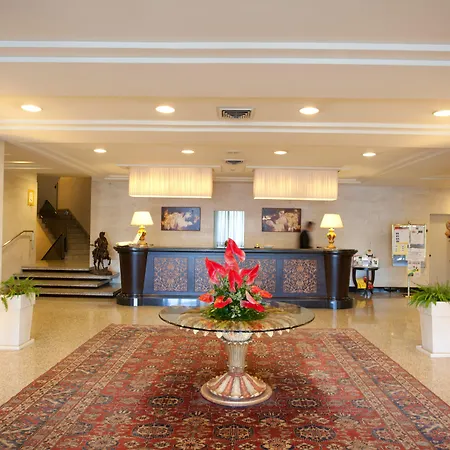 Plaza Ξενοδοχείο 4*