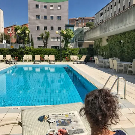 Plaza Ξενοδοχείο 4*