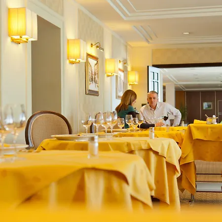 Plaza Hotel 4*