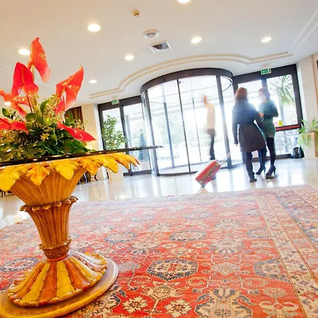 Hotel Plaza 4*