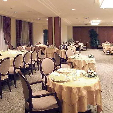 Plaza מלון פרוג'ה