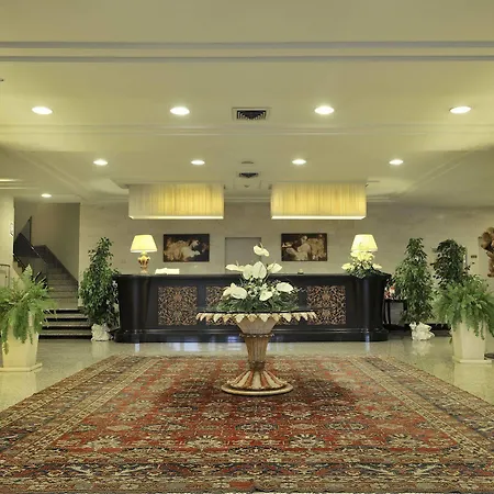 Plaza Hotel 4*
